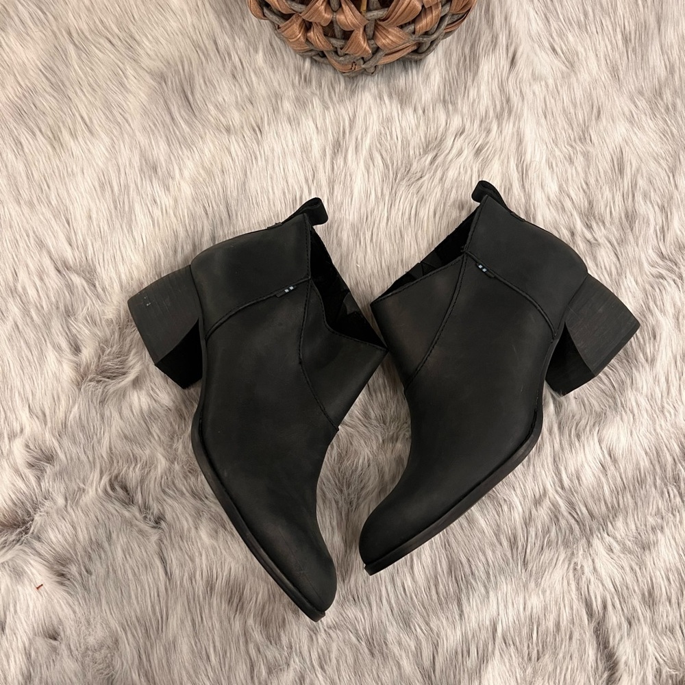 Tom’s Ankle boots size 7.5 W